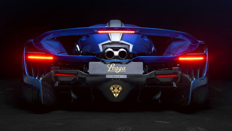 Das Heck des Bohema dürfte im Straßenverkehr Aufmerksamkeit erregen. (Bild: Praga)