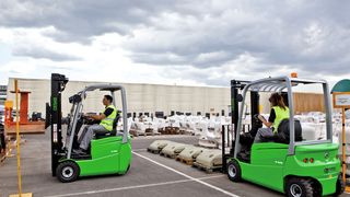 Die Elektrostapler der Serien B300 und B400 von Cesab sind für Innen- wie für Außeneinsätze gleichermaßen geeignet.  (Bild: Cesab)