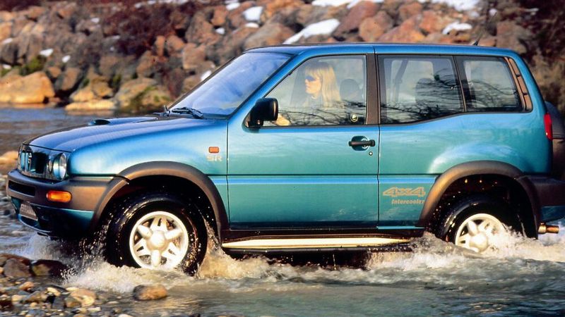 Ab 1994 wurde der Terrano II als erster Nissan nach Japan exportiert, wo er als echter Europäer gefeiert wurde und unter dem Namen Mistral für Furore sorgte. (Bild: Nissan)