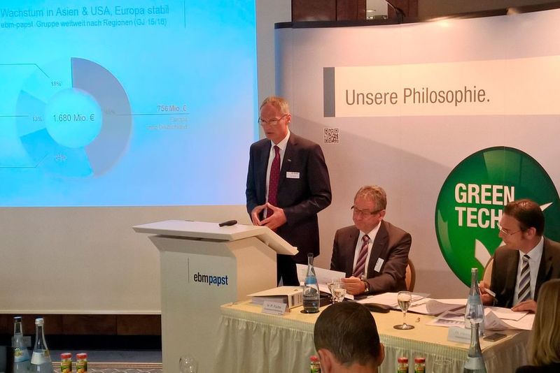 Thomas Borst, Gruppengeschäftsführer Vertrieb und Marketing der EBM-Papst Unternehmensgruppe, erläutert zur Neuausrichtung der Gruppe: „Wir gehen diesen Weg, um den stärker werdenden globalen Markt- und Kundenstrukturen Rechnung zu tragen und mit Schnelligkeit, Flexibilität und hoher technischer Kompetenz unsere Nähe zu den Kunden weiter zu stärken.“ (S.Häuslein/konstruktionspraxis)