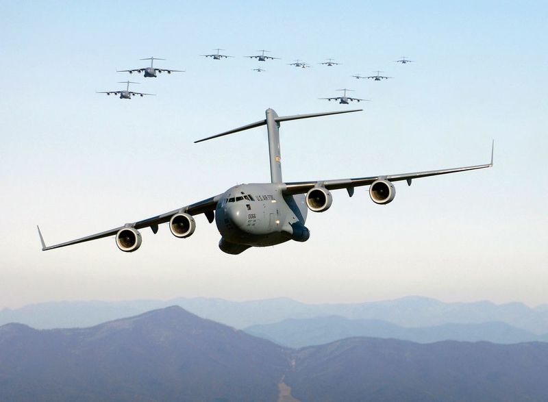 In 14 Ländern weltweit ist die Zustimmung der Armee bzw. des Verteidigungsministeriums für einen Drohnen-Flug erforderlich. (Pixabay)