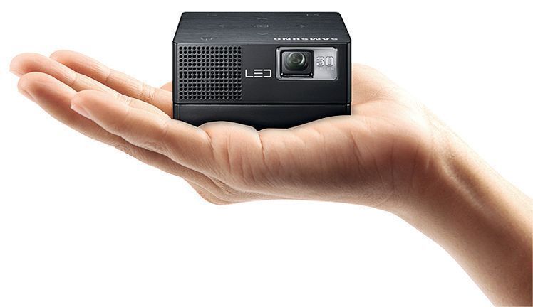 1x Samsung LED-Pico-Projektor SP-H03 (UVP: 299 Euro), 2x Samsung Semiconductor Festplatte HD204UI mit zwei Terabyte (UVP: 132 Euro) Euro, 5x Samsung internes 12x Blu-ray-Combo-Laufwerk SH-B123L (UVP: 99 Euro) (Archiv: Vogel Business Media)