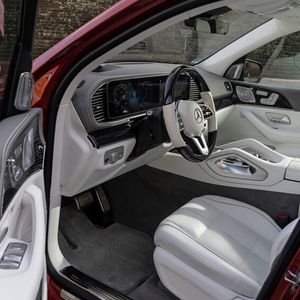 (Mercedes-Benz)