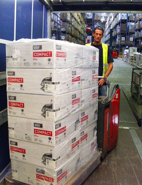 Heiße Ware: Von Mainz aus bringt der IDS-Partner Kühne + Nagel Tausende Sendungen für Weber-Stephen auf den Weg. Bild: IDS Logistik (Archiv: Vogel Business Media)