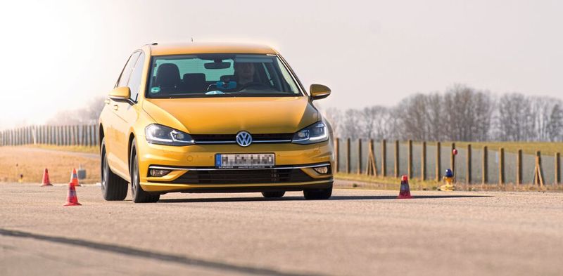 Als Test- und Referenzfahrzeug diente beim ADAC-Test ein Golf 7.