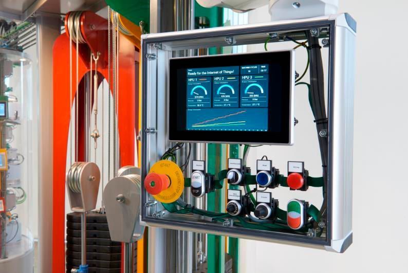 Dank der Integration eines intelligenten Verdrahtungs- und Kommunikationssystems ist das Hydraulikaggregat bereits IoT-ready, sodass der Maschinenbauer bzw. der Endkunde sich unabhängig vom Standort aus einen aktuellen und detaillierten Überblick über alle Daten wie Temperatur und Druck verschaffen kann. (Eaton)