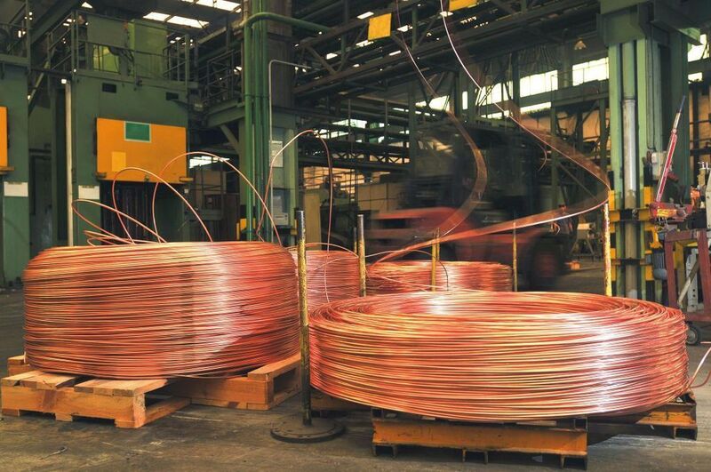 Die Sensoren der Serie 500 detektieren mit Hilfe der ASIC-Technologie auch problemlos längliche und filigrane Objekte wie Drähte. (Archiv: Vogel Business Media)