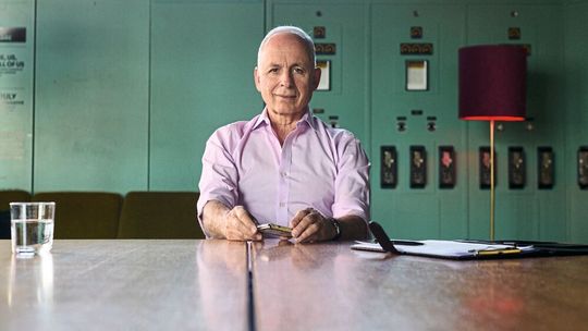 In jüngster Zeit konzentriert sich Eleftheriou bei der Arbeit in seinem Zürcher Unternehmen Axelera AI auf In-Memory-Computing (IMC). Mithilfe dieser Technologie können bestimmte Rechenoperationen direkt im Arbeitsspeicher durchgeführt werden, was sie schneller und effizienter macht.(Bild:  EPA)