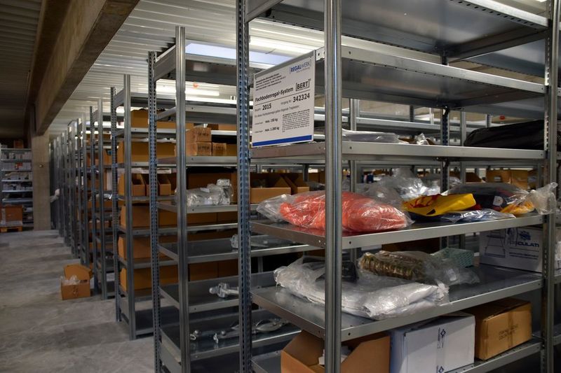 Insgesamt wurden 4500 Fachböden montiert. (Bild: Regalwerk)