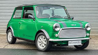 Recharged Heritage bietet alte Minis mit E-Antrieb zu Preisen ab rund 72.000 Euro an. (Bild: Recharged Heritage)