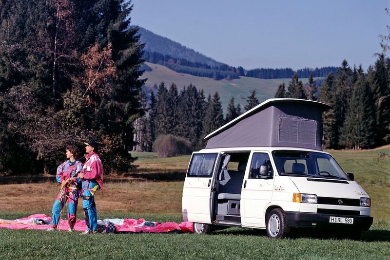 Der VW T4 trat mit Frontantrieb und aerodynamisch optimierter Front an. (VW Nutzfahrzeuge)