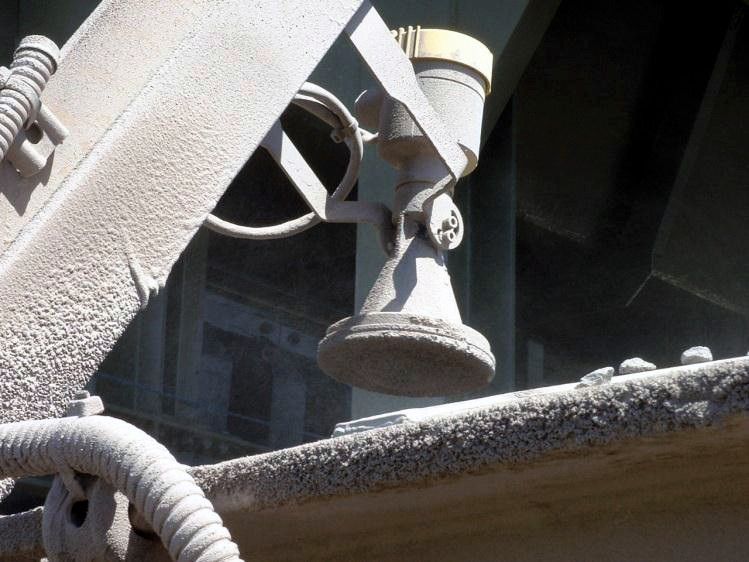 Abb. 7: Die Radarüberwachung dieses Brechers in einer Kupfermine erkennt eine eventuelle Verstopfung. (Bild: Vega Grieshaber)
