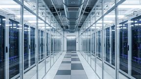 Müssen zwingend neue Kraftwerke gebaut werden, um dem weltweiten Bedarf an KI-Rechenzentren gerecht zu werden? Eine Studie der TU Wien kommt zu der Ansicht: Meist wird das bereits existierende Netz nicht hinreichend berücksichtigt. Ein KI-Rechenzentrum dürfe nicht als ein „gewöhnlicher Verbraucher“ betrachtet werden. (Bild: frei lizenziert)