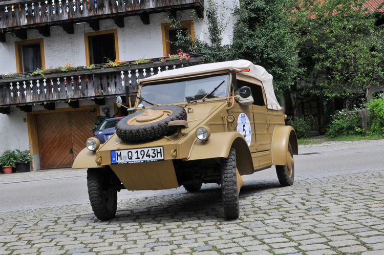 Richtig alt war der VW-Kübelwagen von 1943. (Zietz /»kfz-betrieb«)