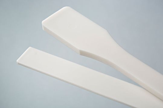 Alterungsuntersuchungen an POM und PA. Fragen Sie sich auch, ob lange gelagerte Kunststoffteile noch so gut sind, wie neue? Der Antwort gingen Forscher aus Darmstadt jetzt nach. Mit folgendem Ergebnis ...(Bild:  Ursula Raapke Darmstadt Germany)