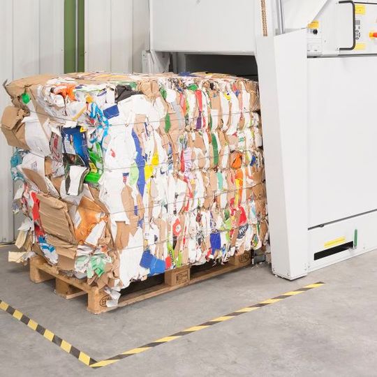 HSM HL 7009 MGB – eine kompakte, horizontale Ballenpresse für die Industrie(Bild:  HSM)