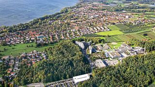 Der Medizin Campus Bodensee prägt seit einem halben Jahrhundert das Stadtbild Friedrichhafens. (Bild: MCB)