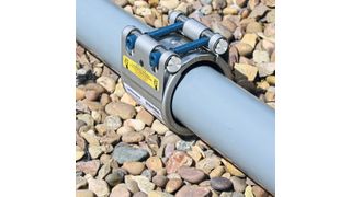 Besser als schrauben oder schweißen, heißt es von Flexseal. Die neuen Hochdruck-Kupplungen des Unternehmens sollen auch unterschiedliche Rohre mit Außendurchmessern von 21 bis 2090 mm sicher, schnell und einfach verbinden. (Flexseal)