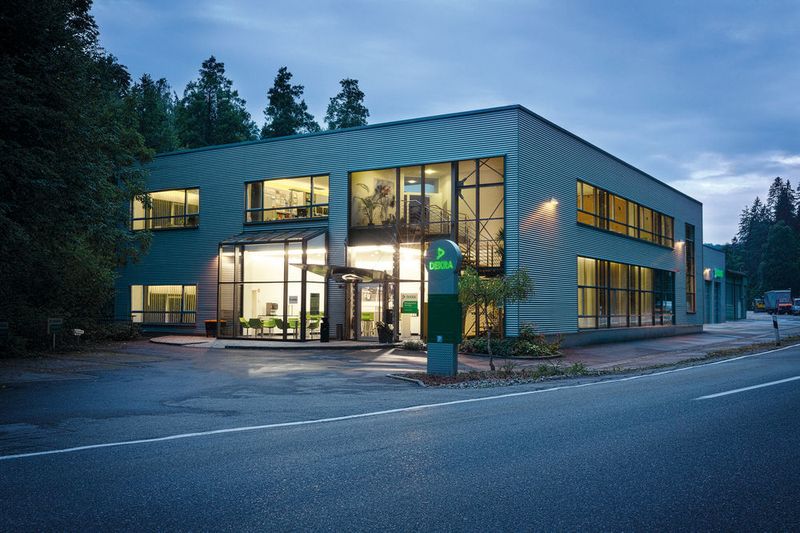 Im neuen Dekra-Bildungszentrum in Altensteig im Schwarzwald werden ab sofort Sachverständige auf ihre Gutachtertätigkeit vorbereitet. (Dekra)