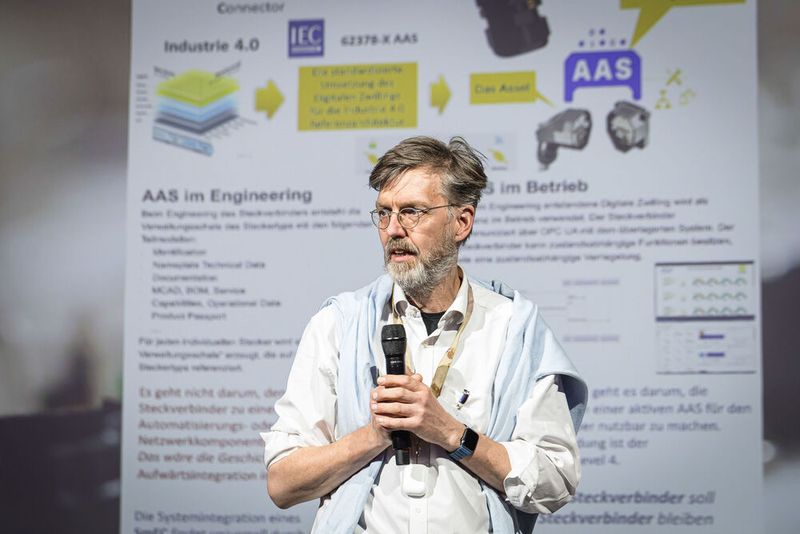 Anwenderkongress Steckverbinder 2023: Tag 1 mit Basisseminaren, Podiumsdiskussion und Posterslam. (Bild: Stefan Bausewein)