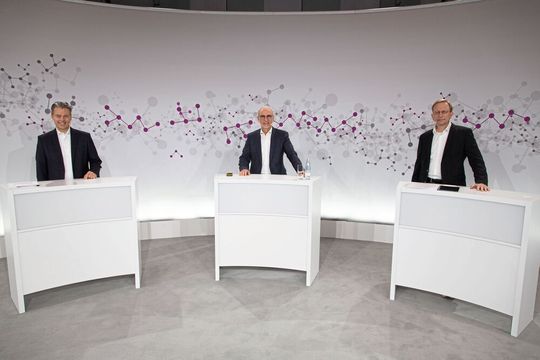 (v. l.) Ralph Marquardt, neuer Chief Innovation Officer, Harald Schwager, Vorstand für Chemie und Innovation, und Konzernsprecher Matthias Ruch bei der F&E-Pressekonferenz von Evonik am 15. September 2022 (v. l.) Ralph Marquardt, neuer Chief Innovation Officer, Harald Schwager, Vorstand für Chemie und Innovation, und Konzernsprecher Matthias Ruch bei der F&E-Pressekonferenz von Evonik am 15. September 2022