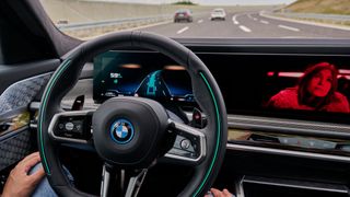 Für einen Aufpreis von 6.000 Euro können BMW-Kunden ab Dezember den „Personal Pilot L3“ als Sonderausstattung bestellen.

 (Bild: BMW)