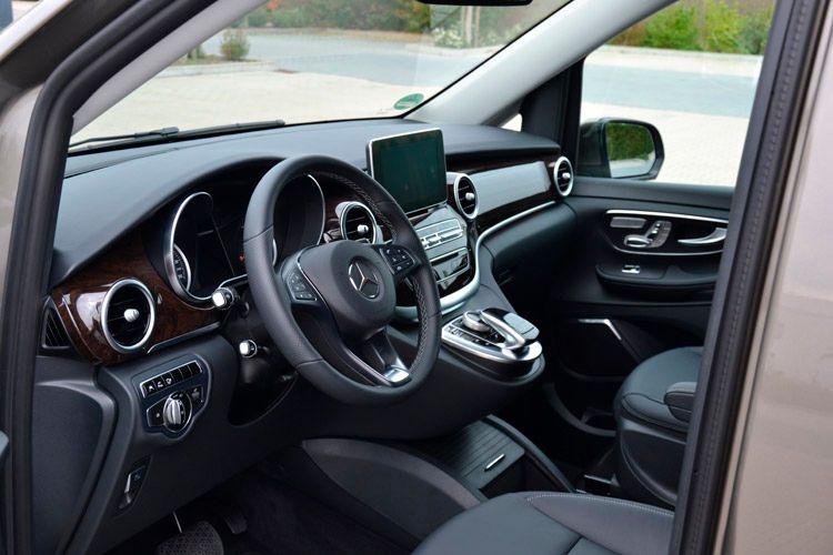 Ganz egal welcher Motor auch an Bord ist, hier nimmt man gerne Platz. (Foto: Michel)