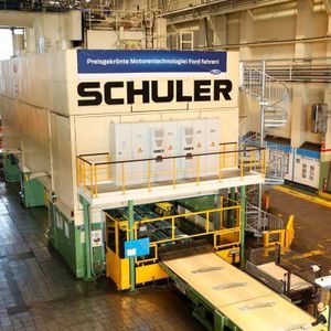 Innerhalb von nur sieben Wochen modernisierte Schuler Transfer und Platinenlader der Großteil-Presse bei Ford in Köln.