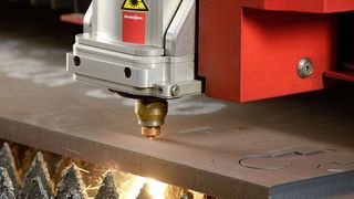 Aufgrund der hervorragenden Eigenschaften können Hardox 500 Stahlbleche bis zu einer Stärke von 25 mm sehr gut und ohne Nachbearbeitung lasergeschnitten werden. (Bild: Bystronic)