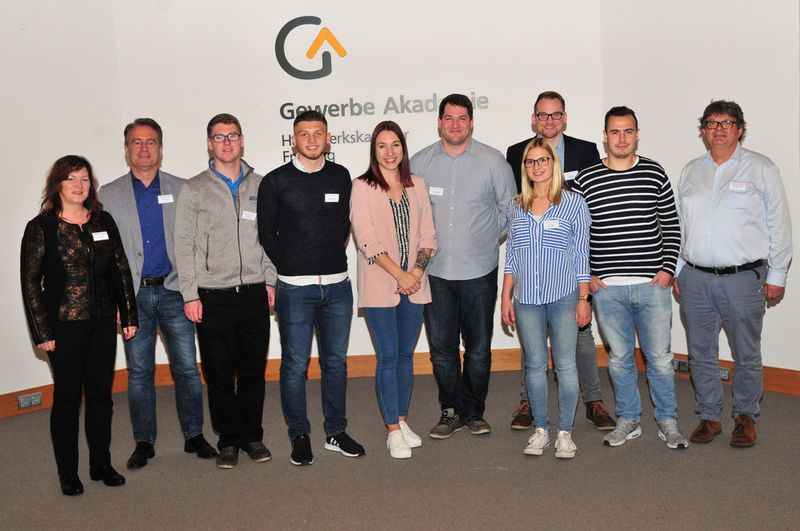 Die sieben Teilnehmer wurden von einem erfahrenen Prüferteam bewertet. (Schmidt/»kfz-betrieb«)