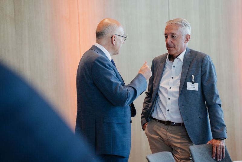 ... Rudolf Schleyer, Vorstandsvorsitzender der AKDB und Rainer Bayer, Regionalleitung SüdWest der Deutschen Telekom Business Solutions GmbH. (©Manuel Emme Fotografie)