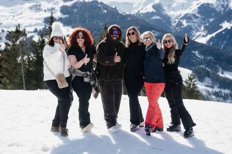 Team IT-BUSINESS was ready for Après Ski: (v. l.) Lilli Kos, Besa Agaj, David Holliday, Franziska Magai, Stephanie Steen, Lydia Hundsdörfer (Bild: Manuel Emme Fotografie)