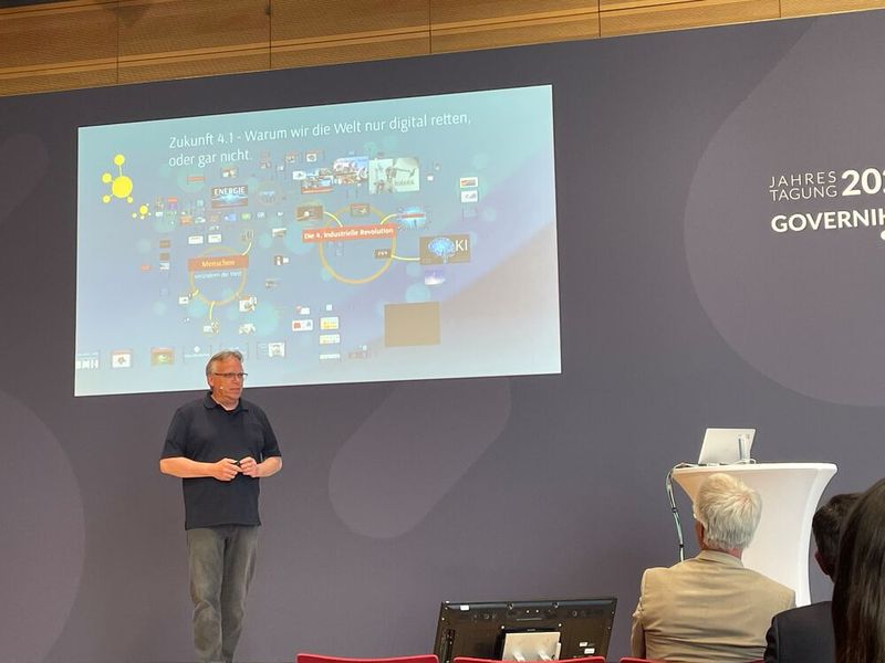 Jörg Heynkes (Unternehmer, Speaker & Autor) hielt eine Keynote zum Thema „Zukunft 4.1 Warum wir die Welt nur digital retten – oder gar nicht“ (Bild: Vogel IT-Medien GmbH)