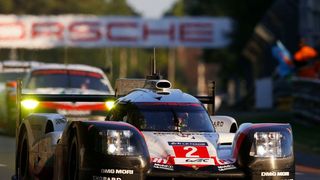 Porsche holte zum dritten Mal in Folge den Pokal in Le Mans. (Porsche)