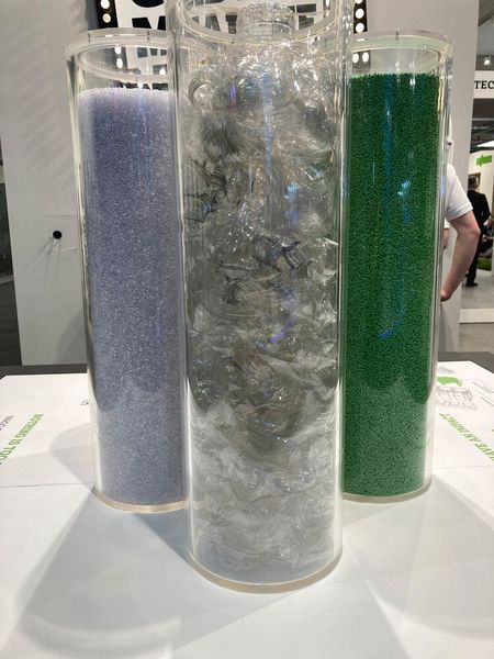 Wago hat seine Verbindungsklemme der Serie 221 überarbeitet: die neue Variante nutzt recycelte Kunststoffe. (Bild: Stefanie Michel)