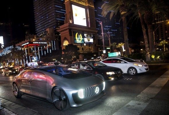 Weltpremiere des Mercedes-Benz F 015 Luxury in Motion auf der CES: Revolution der Mobilität (Mercedes-Benz)