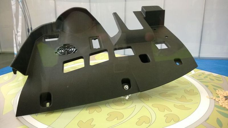 Mondi hat mit Fibromer ein Polymer mit Kraftzellstofffaserverstärkung entwickelt. Das neue Verbundmaterial erlaubt eine Gewichtsreduktion gegenüber anderen Composite-Materialien. Dieses neuartige Material schaffte es auf Platz 3 beim AVK-Innovationspreis in der Kategorie Produkte und Anwendungen. (Bild: D.Quitter; konstruktionspraxis)