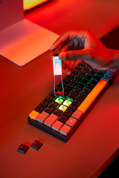 Eine RGB-Beleuchtung ist auch hier integriert. (Bild: Cherry)