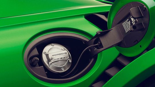 Grün unterwegs: Siemens Energy und Volkswagen-Tochter Porsche stellen in Chile eine eFuels-Fabrik für klimaneutral hergestellten, synthetischen Kraftstoff auf die Beine. Am 10. September war Spatenstich, meldet dpa.(Bild:  Porsche AG)