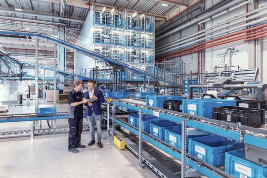Für seine Sensorikprodukte und -anwendungen, etwa Track-and-Trace-Systeme für die Logistik, verzeichnet Sick starke Zuwächse – insbesondere in der Logistikautomation. Für seine Sensorikprodukte und -anwendungen, etwa Track-and-Trace-Systeme für die Logistik, verzeichnet Sick starke Zuwächse – insbesondere in der Logistikautomation.