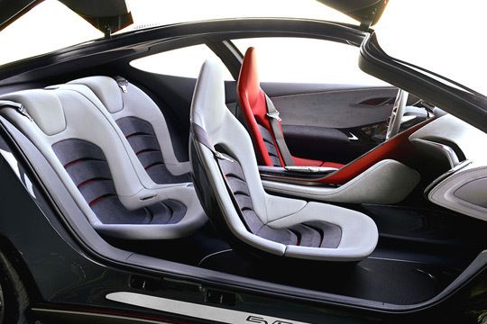 Vier Personen finden in der Studie Platz. (Ford)