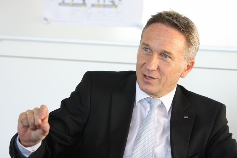 Dr. Hans Schumacher, Geschäftsführer der Dürr Systems: „Unsere Kunden sparen jetzt bis zu 30 Prozent Energie“ (Bosch)
