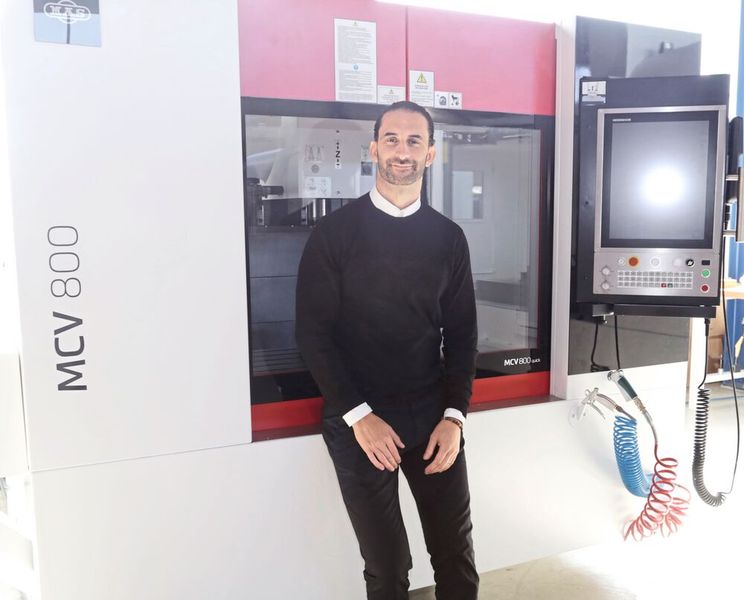 Alessandro Catalano, Geschäftsführer der Catalano Werkzeugmaschinen AG: «Für uns ist das Thema Ersatzteile ein wichtiges Kriterium bei der Zusammenarbeit mit unseren Partnern gewesen. Ausserdem unterhalten wir ein sehr grosses Ersatzteillager. Da wir uns zusätzlich auf bestimmte Maschinentypen mit durchdachten Maschinenkonzepten konzentriert haben, können wir die wichtigsten Ersatzteile ab Reiden beliefern und garantieren somit sehr kurze Lieferzeiten.» (Bild: Anne Richter, SMM)