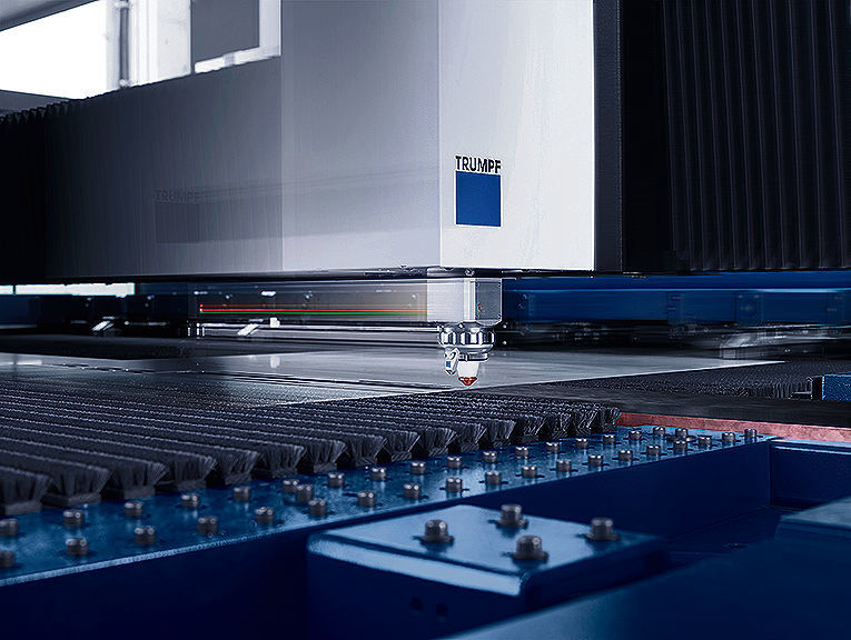 Die Tru Laser Center 7030 steht in ihrer Schneidproduktivität einer klassischen High-End-Maschine in nichts nach. (Trumpf)