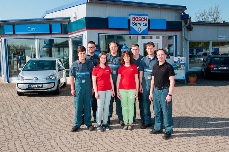 Das freundliche Team vom Bosch Car Service Gast erfüllt ein ehemaliges Autohaus mit neuem Leben. (Bosch)