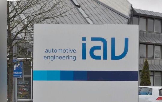 Das Unternehmen IAV ist konjunkturell unter Druck. So stark, dass nun deutschlandweit rund 1.400 Mitarbeiter entweder woanders hin sollen, oder den Job verlieren. Vor allem den Standort Berlin-Charlottenburg soll es hart treffen. Die IG Metall kündigt an, dass so nicht hinzunehmen ...(Bild:  IAV)