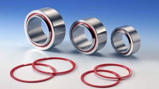 Kennzeichnend für das Abdichtelement ist eine hohe Hydrolysebeständigkeit. Damit erweitert der Hersteller den Einsatzbereich der Gelenklager aus rost- und säurebeständigem Stahl um die Wasserhydraulik und den Berg- und Tunnelbau. (Archiv: Vogel Business Media)