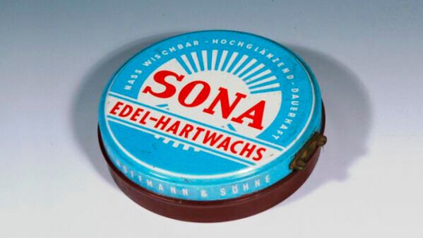 Nach dem zweiten Weltkrieg begann Franz Hoffmann mit der Herstellung von Pflegemitteln. Die Marke „Sona“ sah man vor allem für Silberputzmittel im Haushaltsbereich vor. (Bild: Sonax)