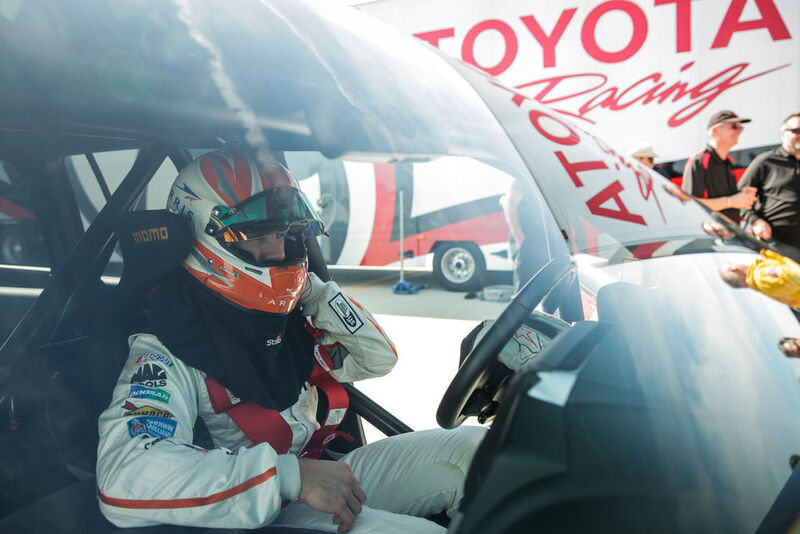 Nun stieg Edwards hinter das Steuer, um den alten Rekord eines Brabus GLK (339 km/h) zu brechen. (Toyota)