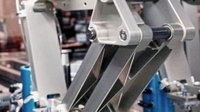 Symphoni ist eine leistungsstarke, modulare Automatisierungsplattform mit neuartiger elektronischer Kurvenscheiben-Software. Sie optimiert die Bewegung der Rapid-Speed-Matching-Technologie (RSM) und steigert so den Durchsatz ohne Qualitätseinbussen.  (Bild: Kistler Gruppe)